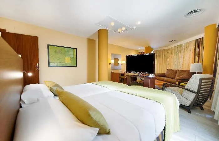 Bull Astoria Hotell 3*