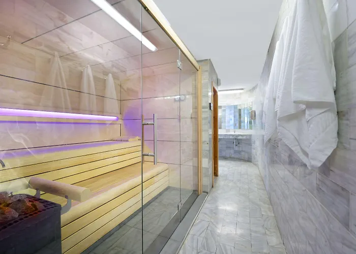 Bull Astoria Hotell 3*